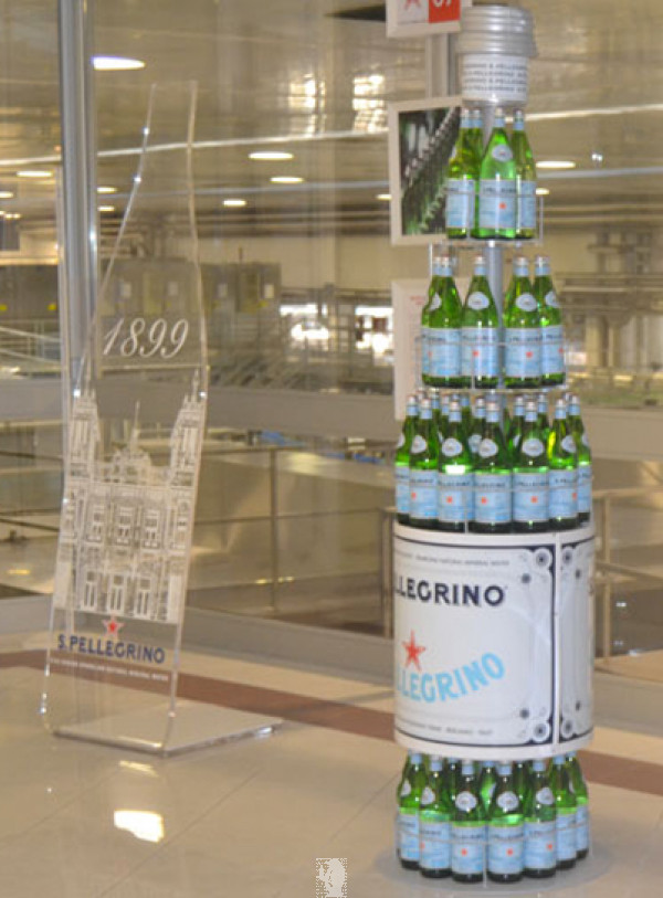 San Pellegrino Italian Natural Sparkling Mineral Water 12ct 1L Glass B –  Executive Beverage - Mobile Bartenders & Waiters, Bar Rentals